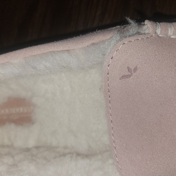 Koolaburra Pink and White Moccasins with Suede Finish - Picture 4 of 5